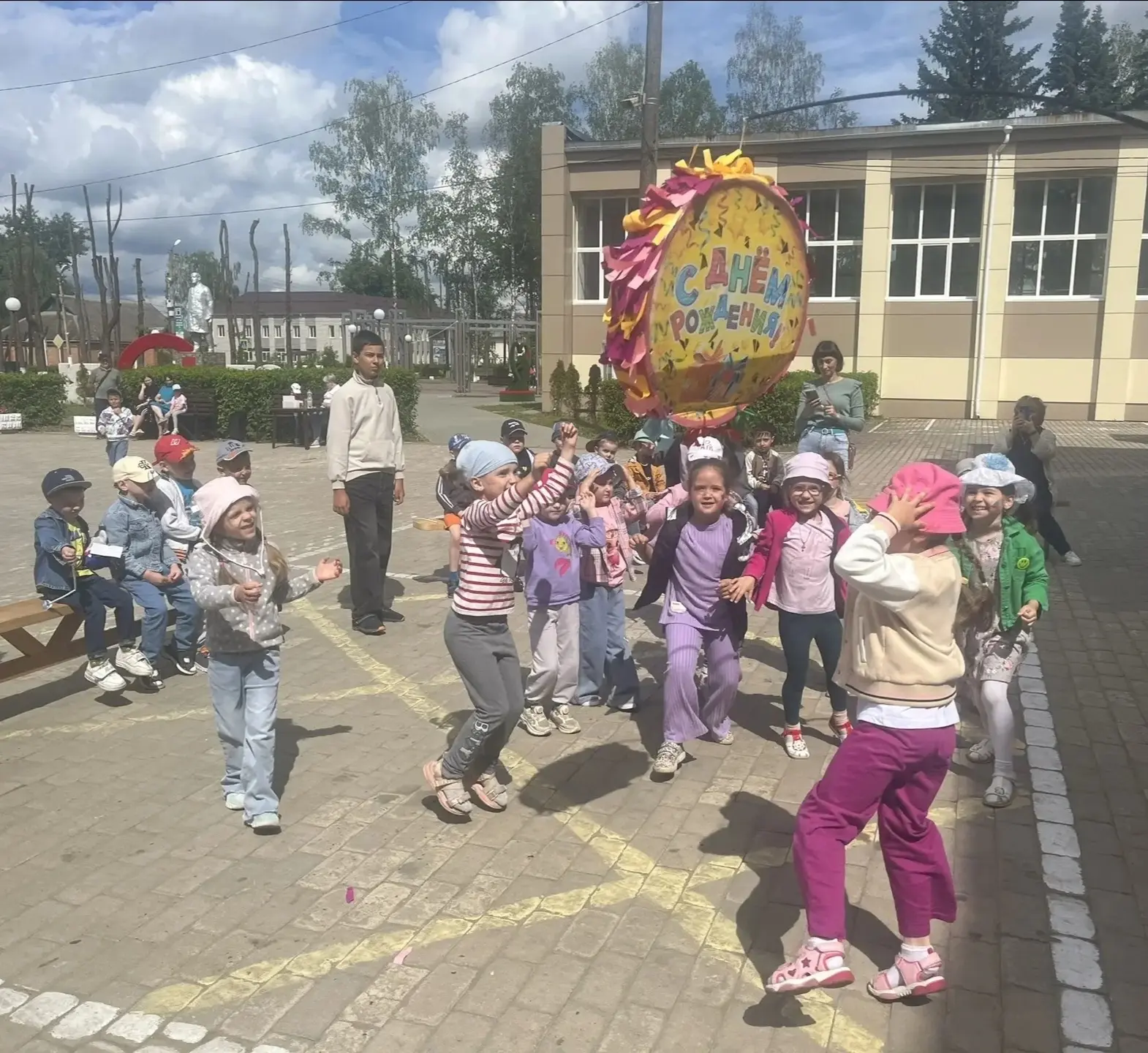 🎊 Воспитанники ДО Кировской школы - интернат посетили развлекательное мероприятие "Приключения в ск