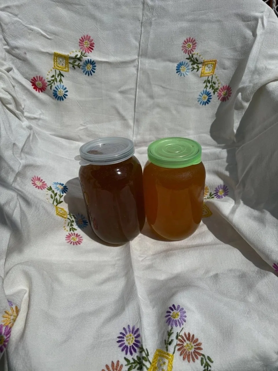 Продам мёд! Этого года. Цена 1000₽/л. Луганск, Каменобродский р-н, 13 школа. +79595240277