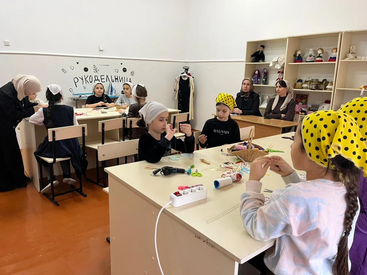 ОТКРЫТОЕ ЗАНЯТИЕ ЮНЫХ МАСТЕРИЦ  Сегодня в объединении «Рукодельница» прошло открытое занятие на тему