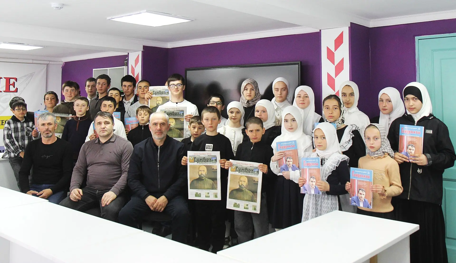 В Арадирихской школе отметили 45-летие писателя Гамзата Изудинова