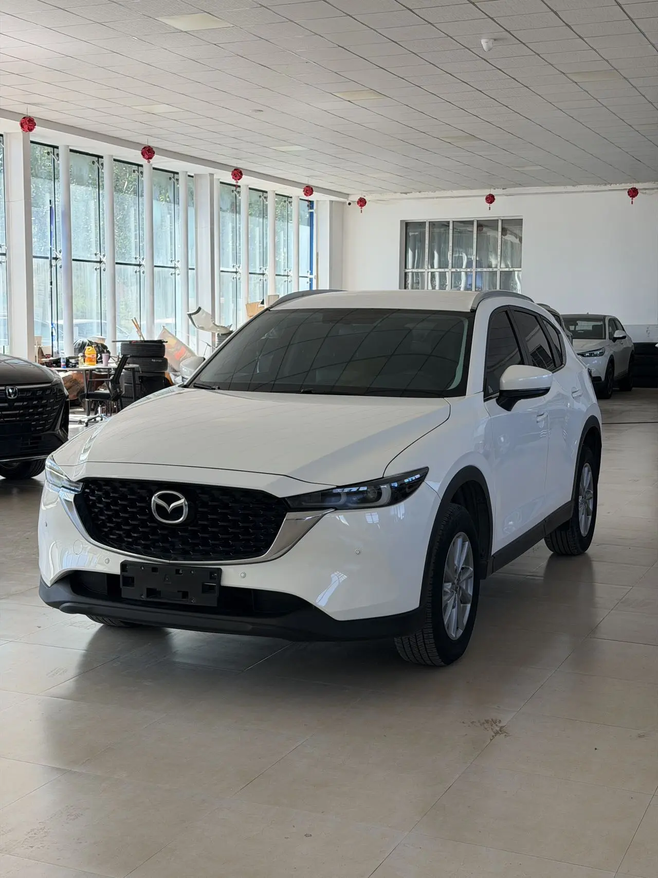 🚗 Mazda CX-5 модель 2022 года, белый цвет.