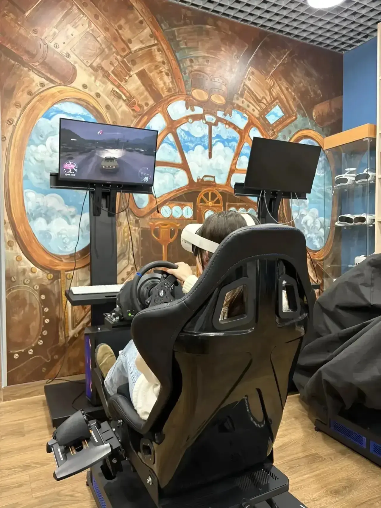 ✈️  Стань пилотом реактивного самолёта — или гонщиком Формулы‑1! 🏎️  

Забудьте про скучные будни: 