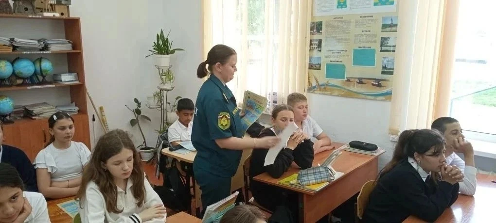 ☀️ Лето без опасностей: школьникам напомнили о правилах поведения на воде!  Совсем скоро начнутся жа