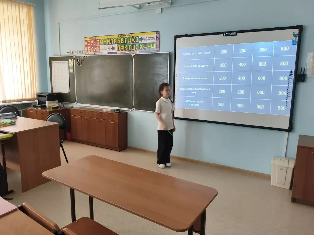 🎉 Викторина по безопасности для младших школьников! 🎉В рамках проведения месячника безопасности в 