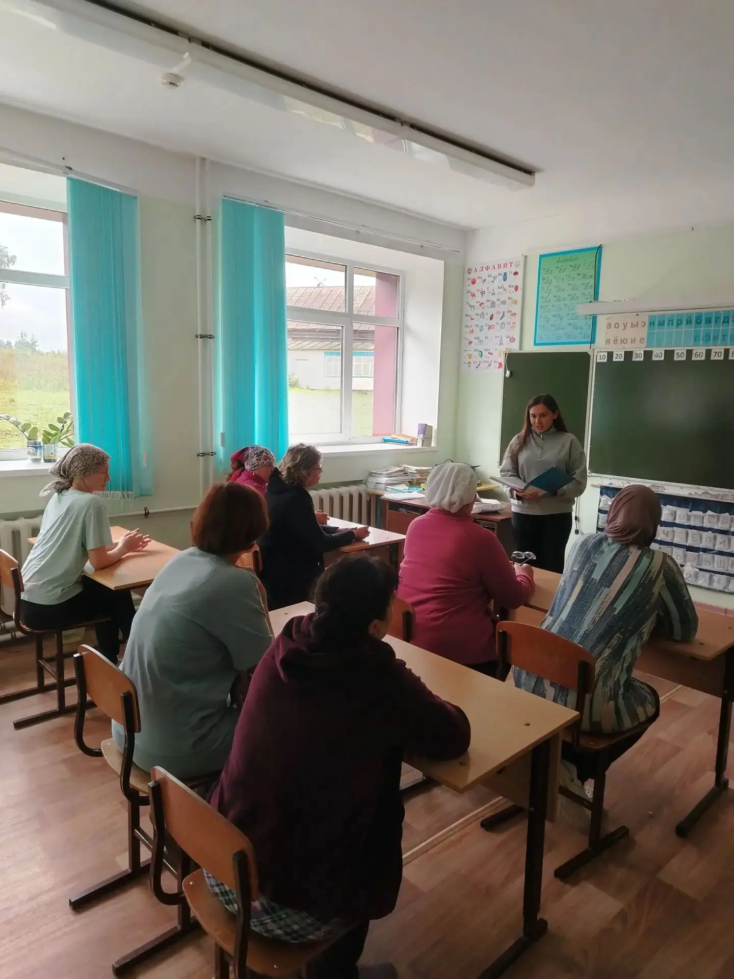 Бүген, 18 нче август көнне мәктәптә сак тору һәм белем бирү хезмәткәрләре белән берлект...
