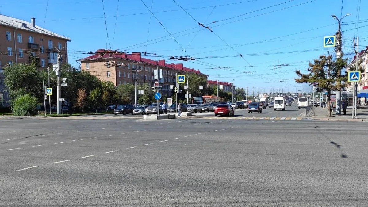 В Омске изменят схему движения на перекрестке после крупной смертельной аварии