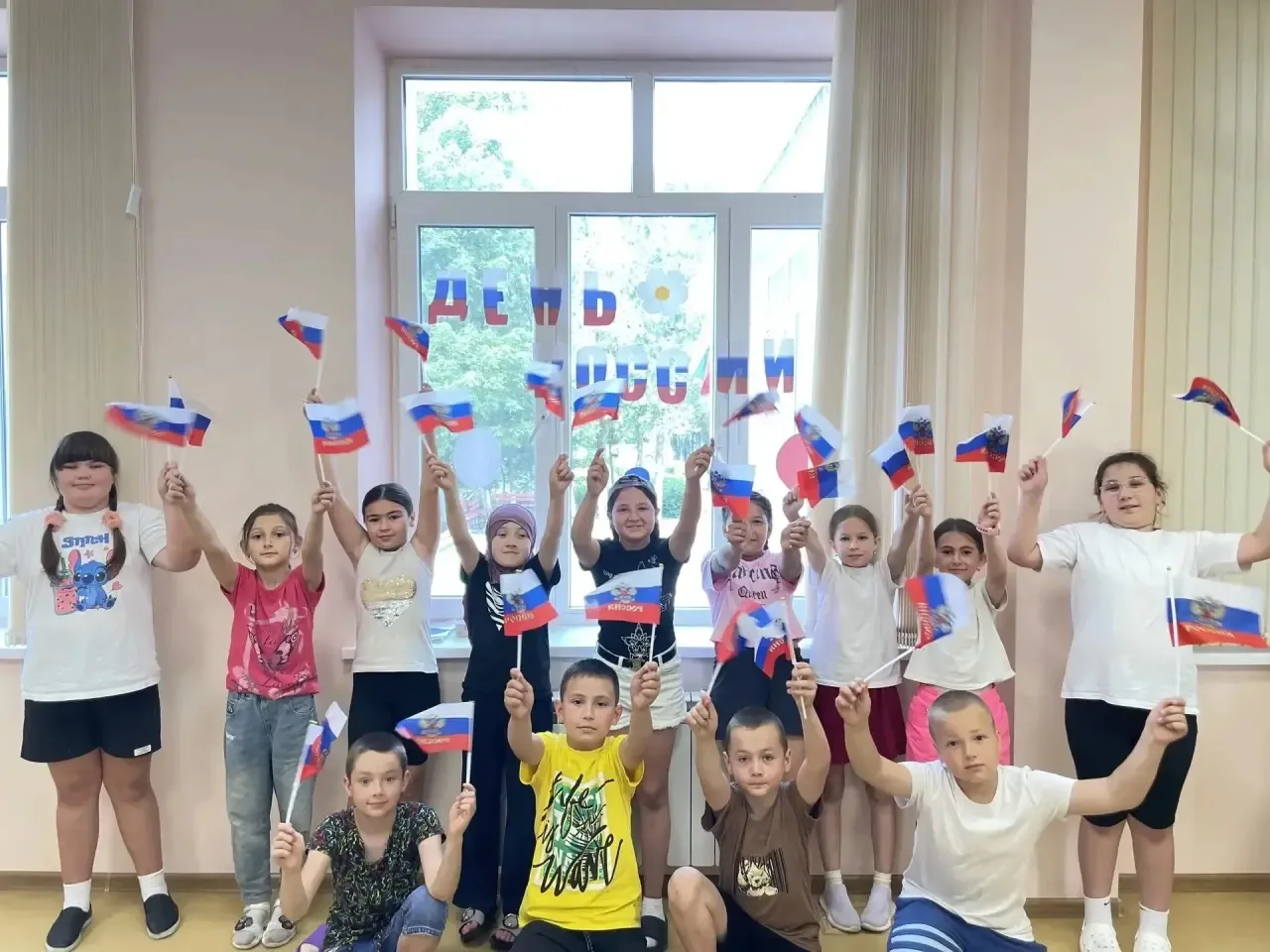 В Джанкойском районе в лагерях с дневным пребыванием детей прошли мероприятия, посвящённые Дню Росси