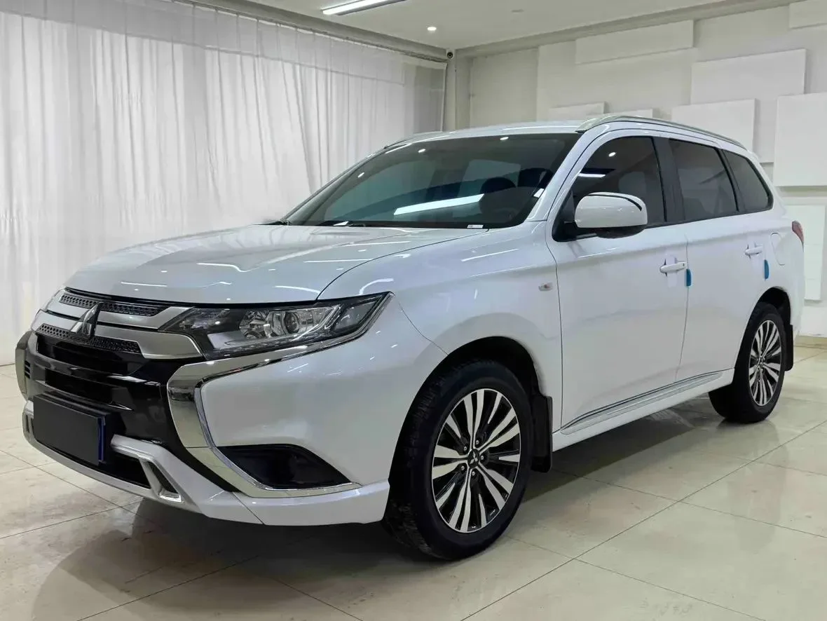 Mitsubishi Outlander, 2022, 2.0, 156 л.с. пробег: 37000