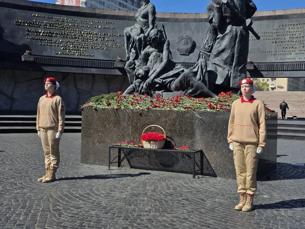 🇷🇺В Санкт-Петербурге стартовала патриотическая акция «Эстафета памяти – Почётный караул»