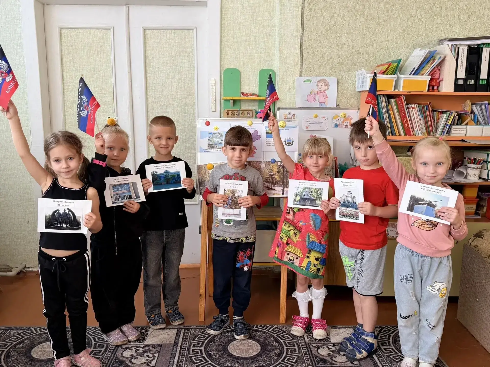 В старшей группе "Незабудки" прошло тематическое занятие, на тему: " День рождения наше...