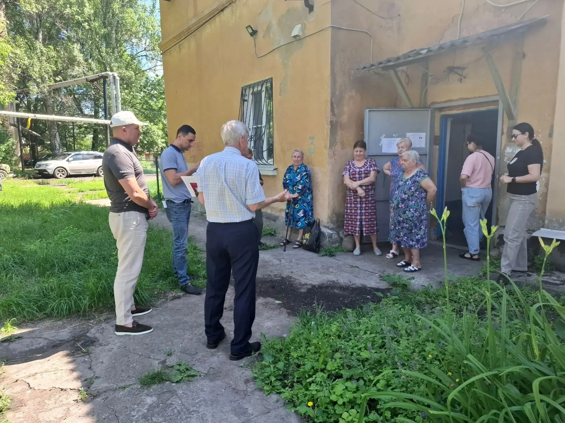 В Пролетарском внутригородском районе прошла встреча с жителями улицы Волго-Донская. В диалоге приня