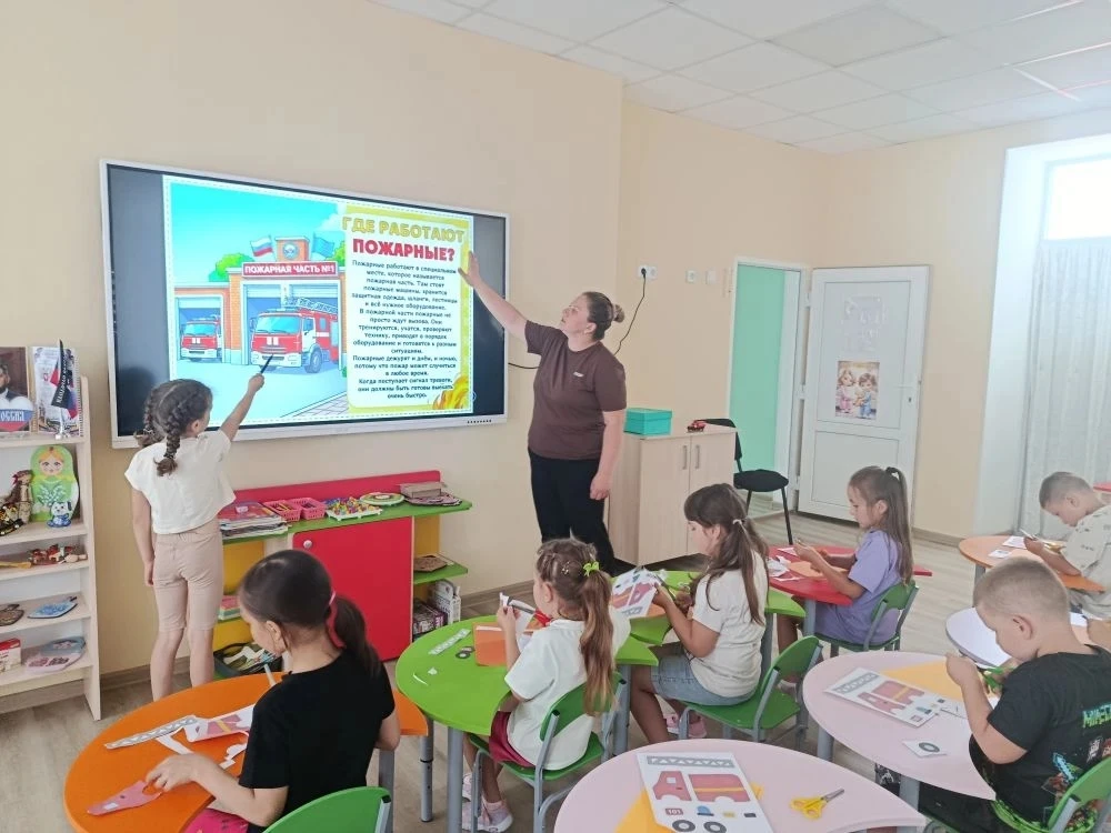 В нашем дошкольном образовательном учреждении большое внимание уделяется вопросам безоп...