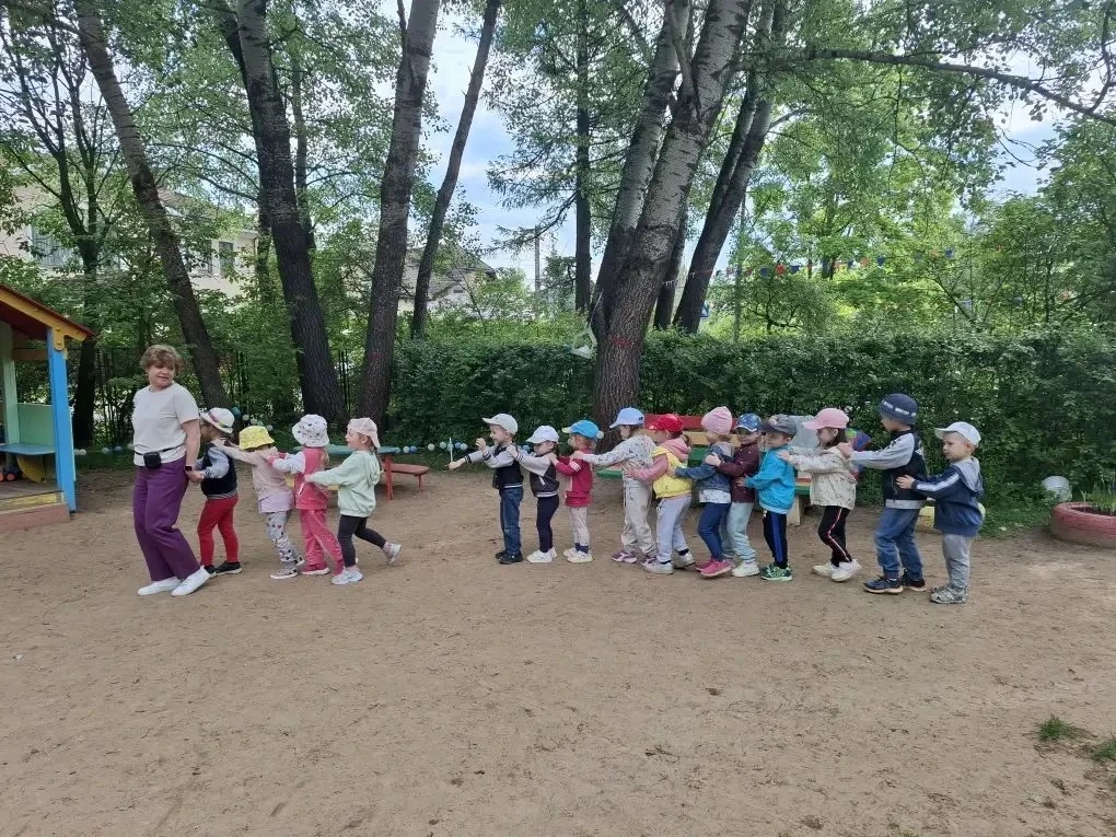 🎼🪇🥁Как проходят наши музыкальные занятия летом (на свежем воздухе)!

🌸С наступлением лета наши з