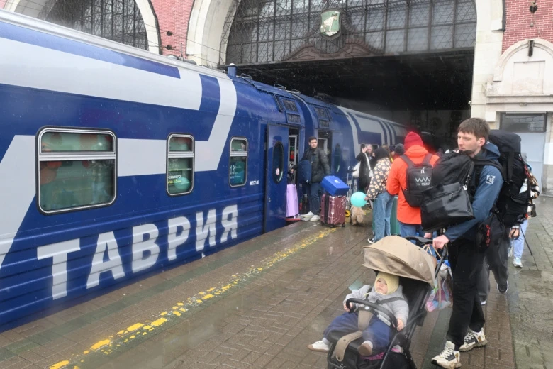 ✨ Спокойной ночи, страна ✨  🚆 Первый рейс ускоренного пассажирского поезда «Таврия» № 17/18 в Симф