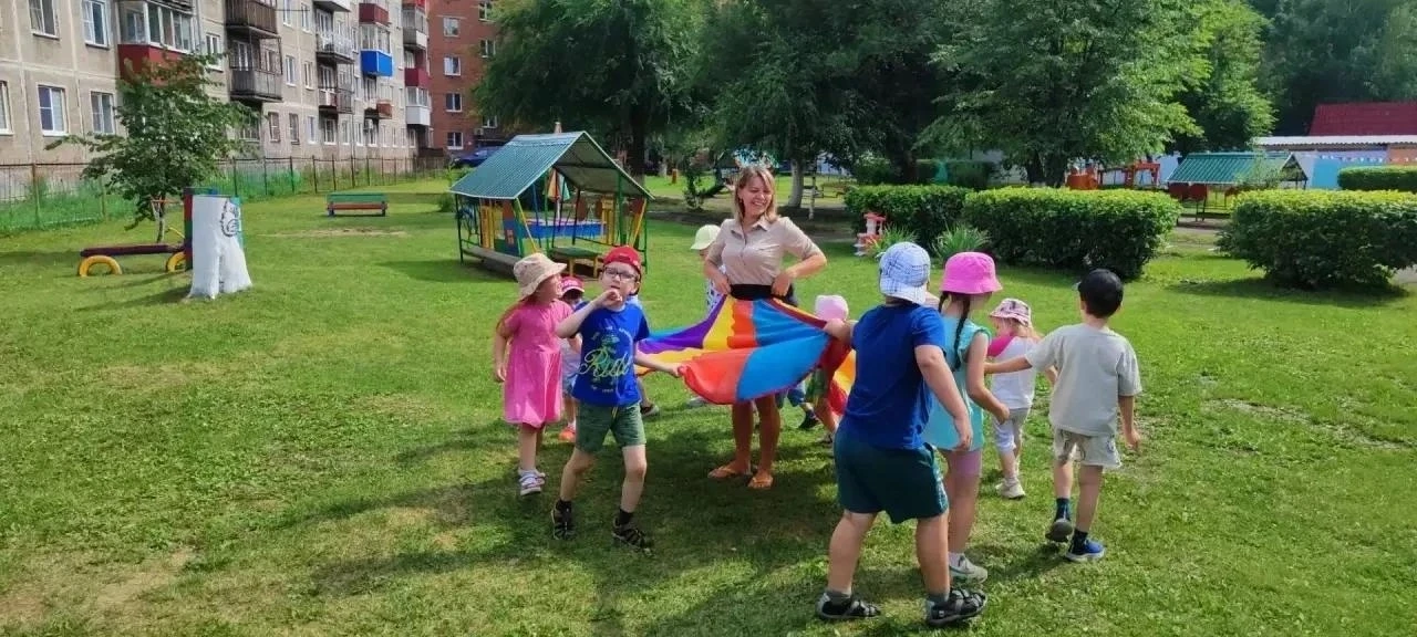 Знаете, что способно собрать в кучу даже самых стеснительных малышей и превратить их в визжащую от с