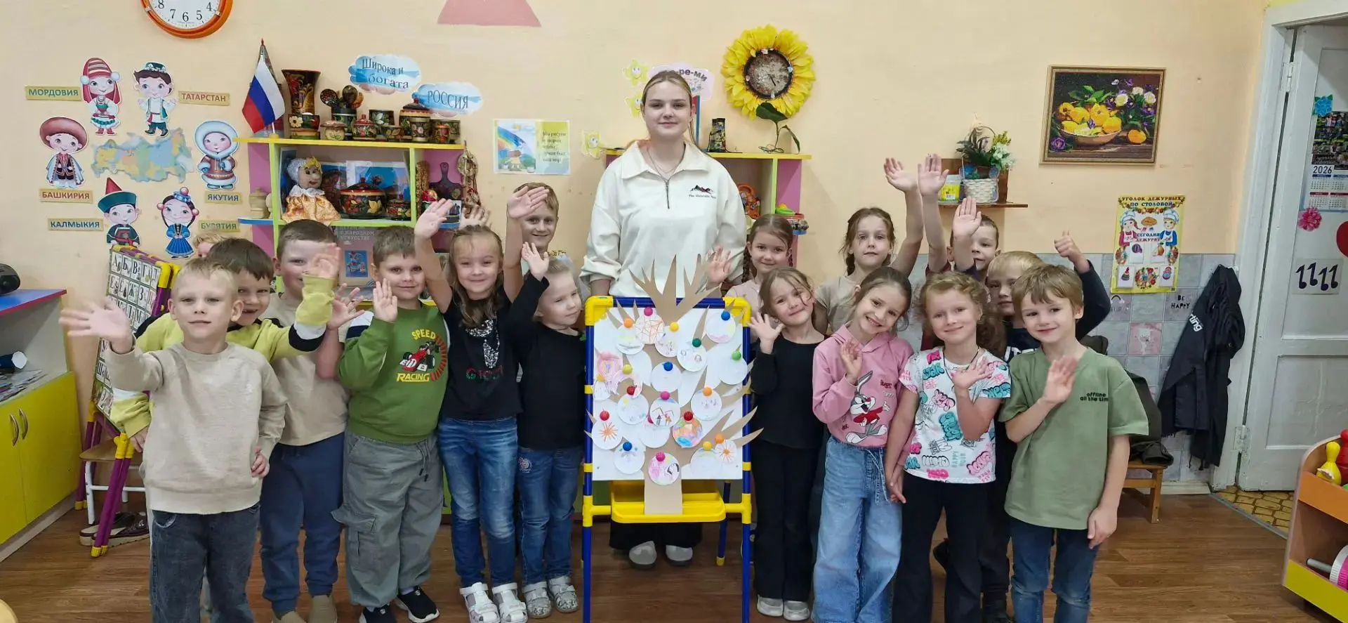 Сегодня к ребятам группы "Звездочки" пришла студентка педагогического института Екатерина с интересн