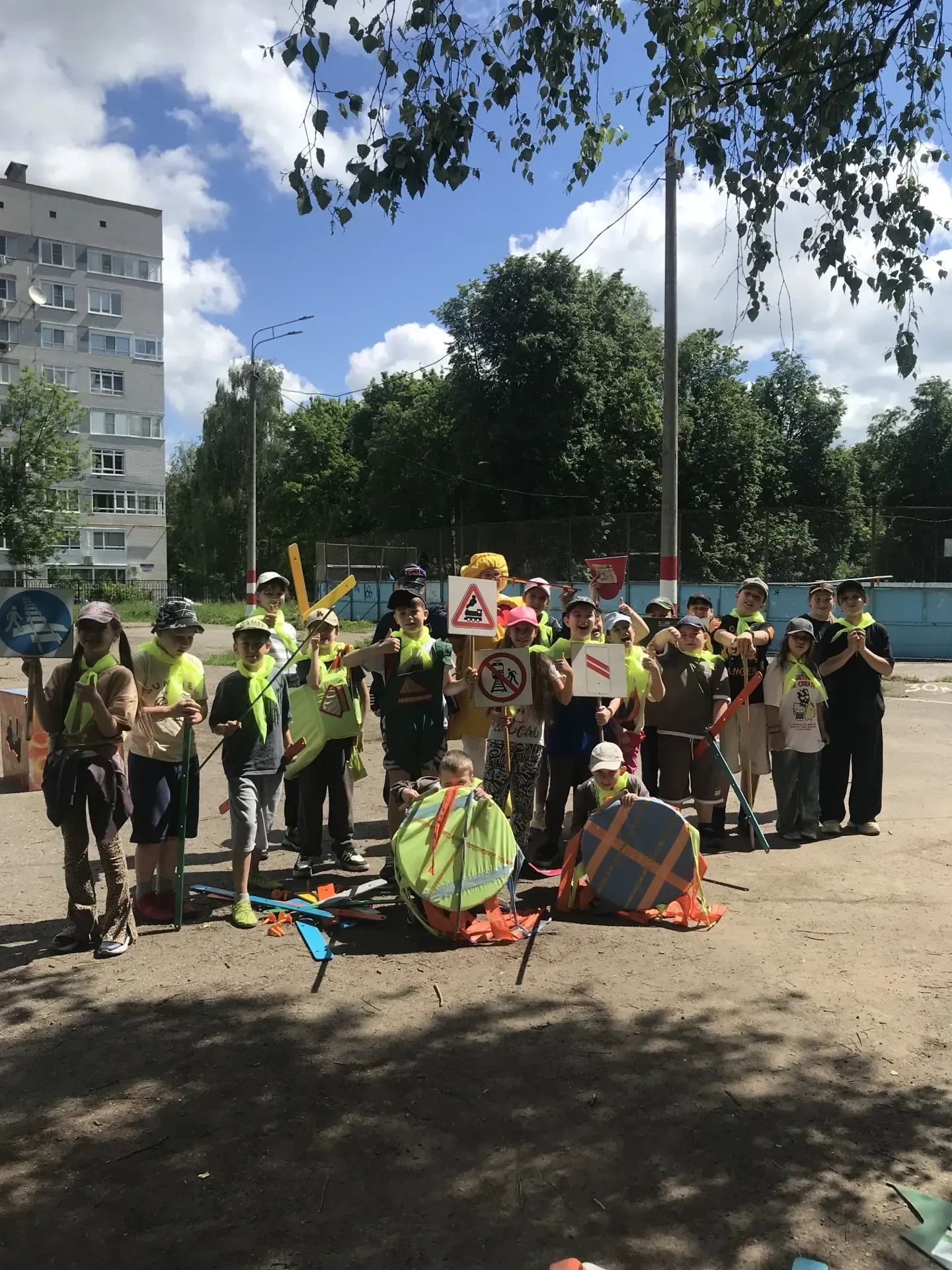 🎉 Безопасное лето начинается здесь! 🎉В нашем детском школьном лагере "Дружба" прошла увлекательная