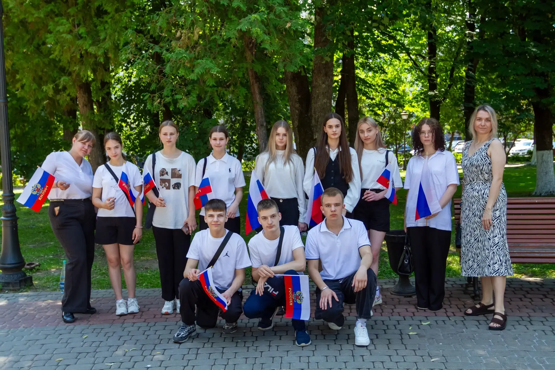 🇷🇺 Сегодня делегация нашей школы приняла участие в праздничной акции «Люблю тебя, моя Россия».
🇷�