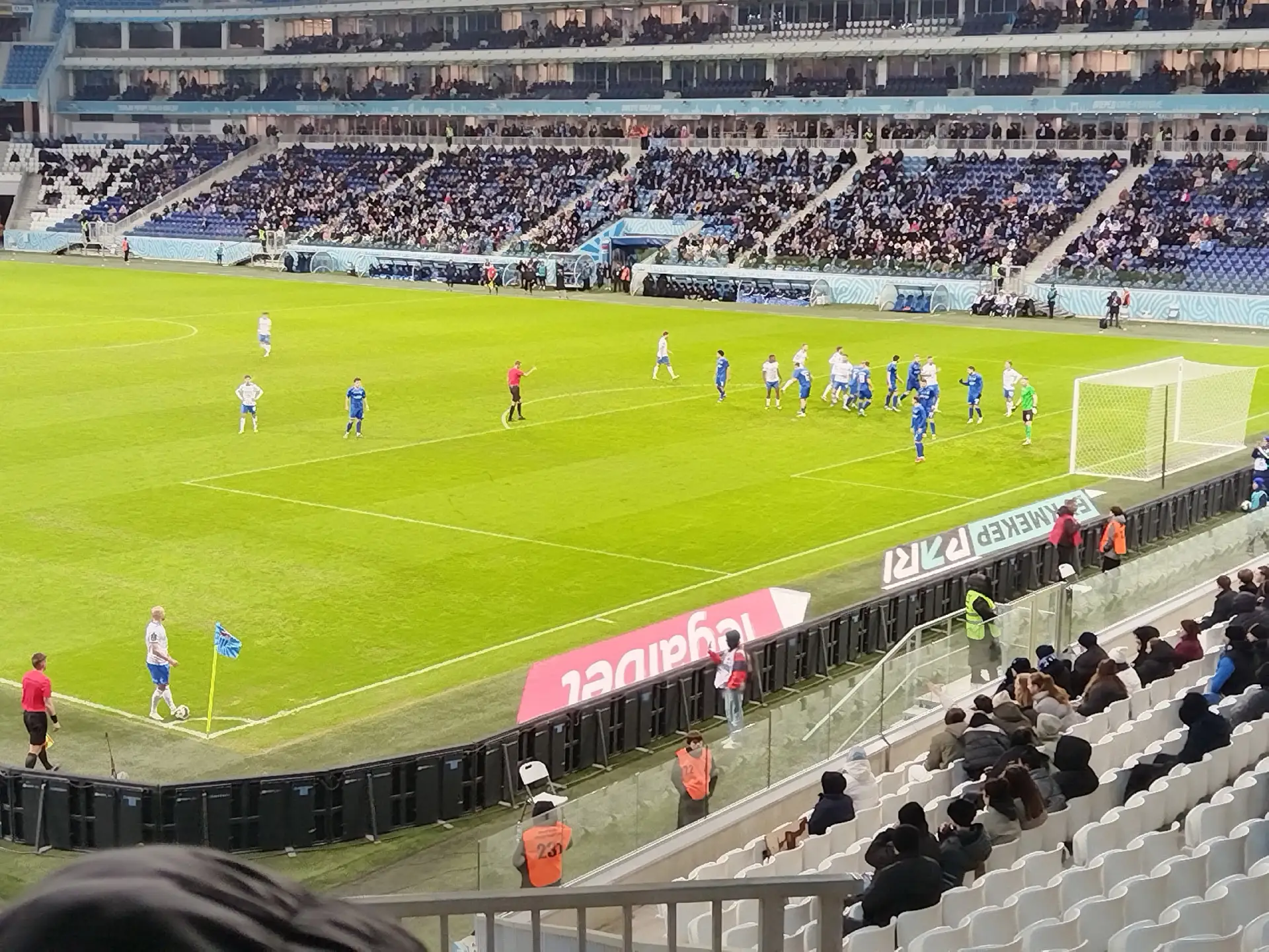 Ученики нашей школы на футбольном матче «Ротор» — «Факел» 🏟️  Наши ученики посетили захватывающий фу