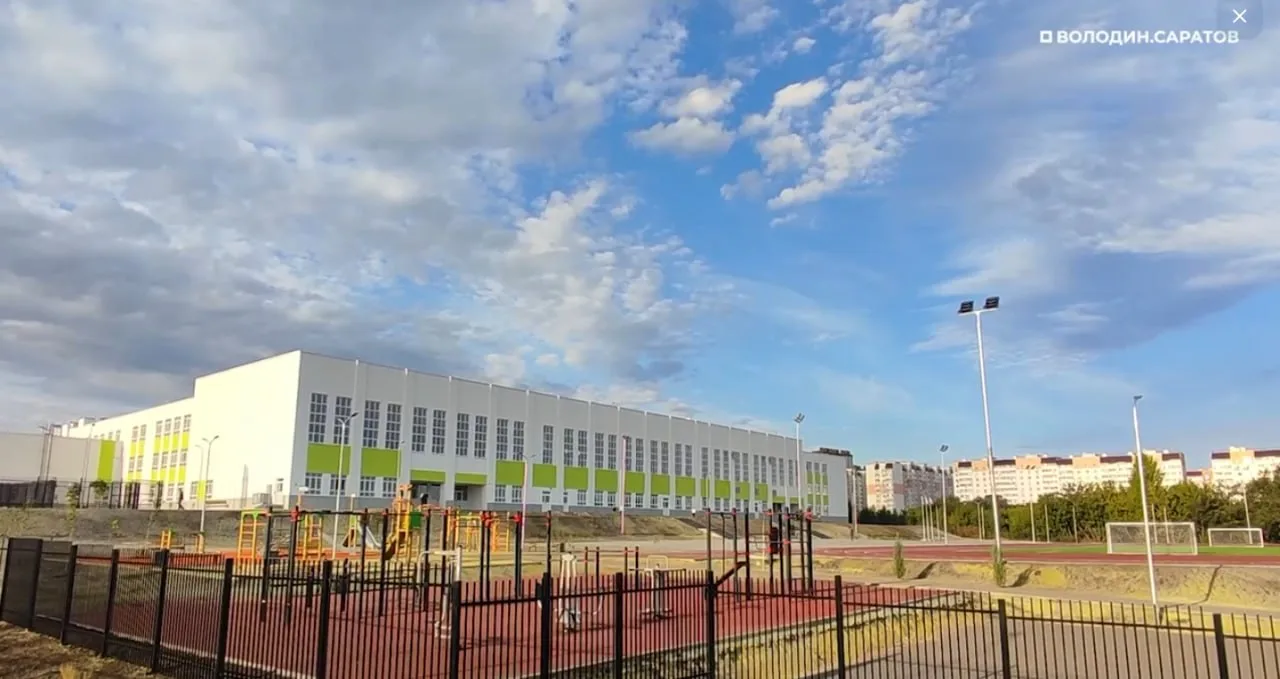 В Саратове в микрорайоне Солнечный-2 открылась новая школа на 1 500 мест.