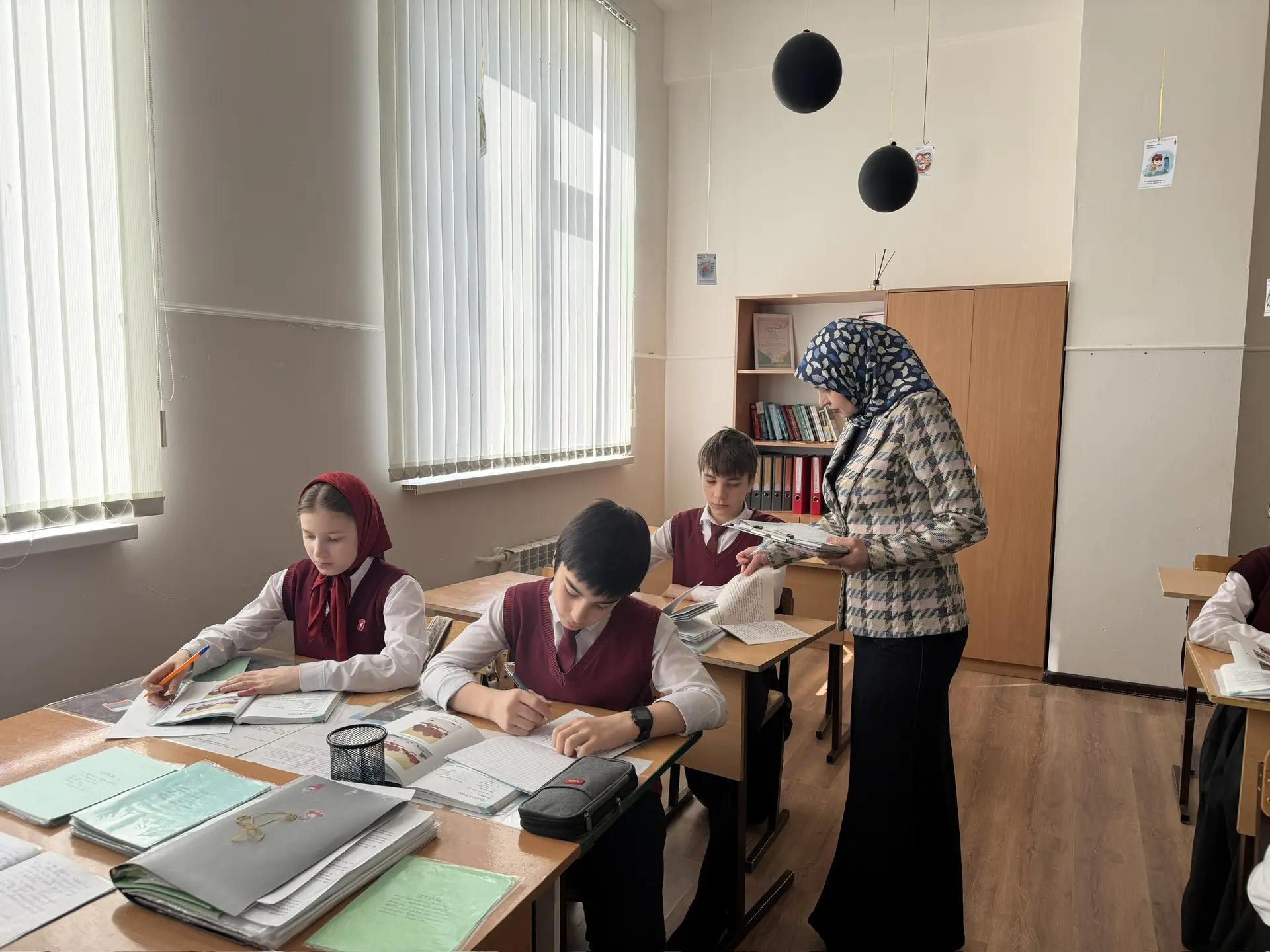 В МБОУ «СОШ № 4 с. Алхан-Юрт» директор школы Дашаева Петимат Имрановна провела плановый обход учебны