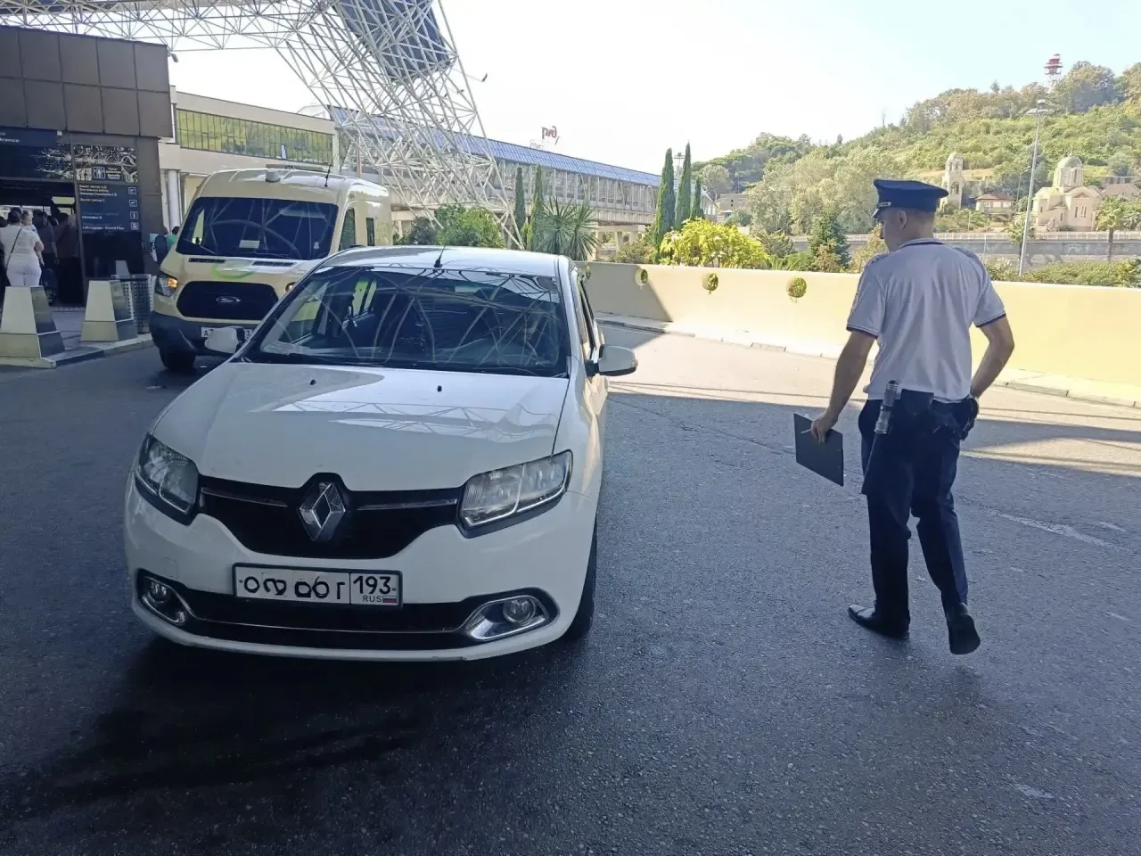 🚍 Продолжаются рейдовые мероприятия на транспортных узлах Сочи