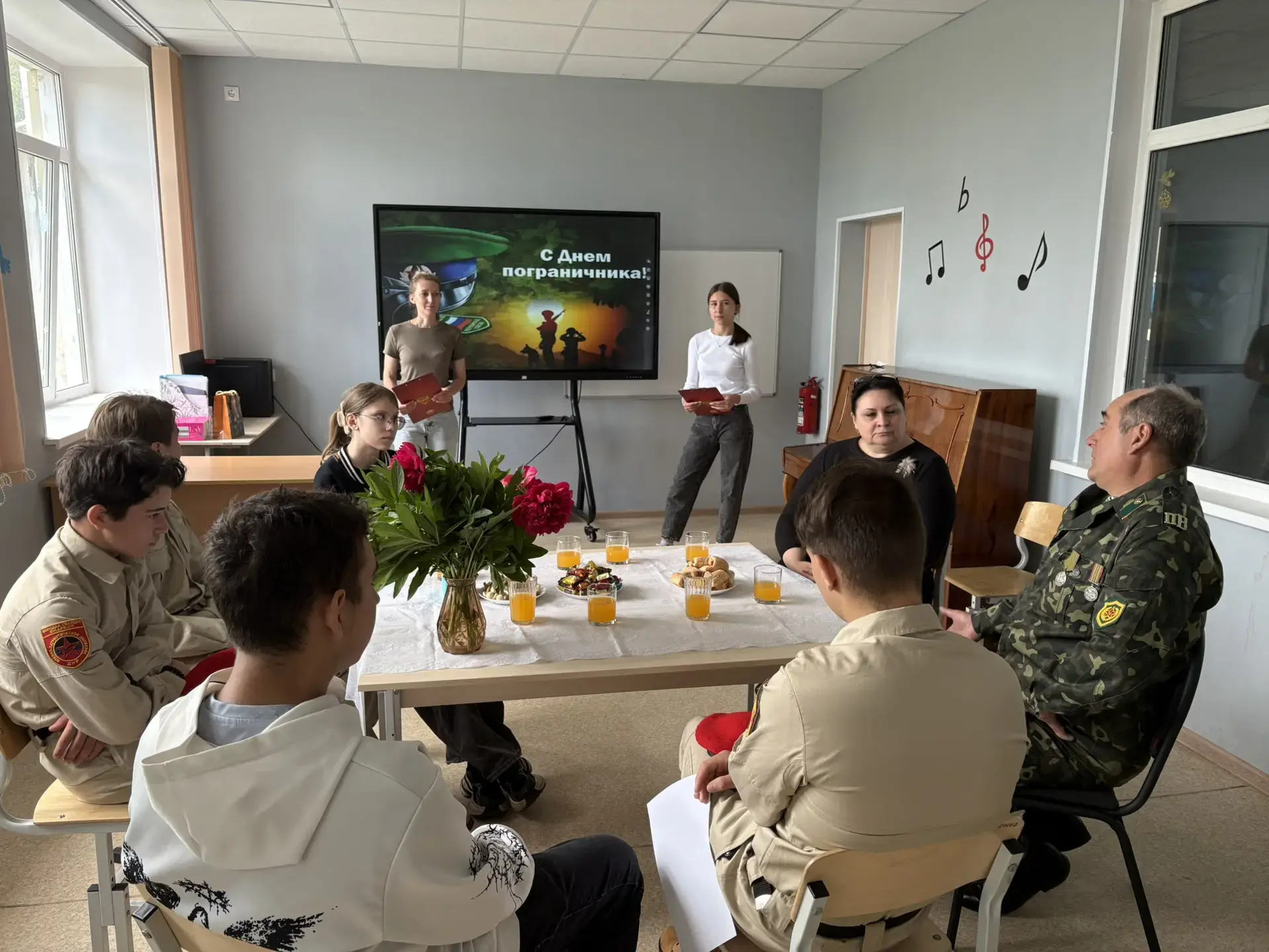 27 мая  в стенах нашей школы прошла встреча юнармейцев   с человеком, чья служба связан...
