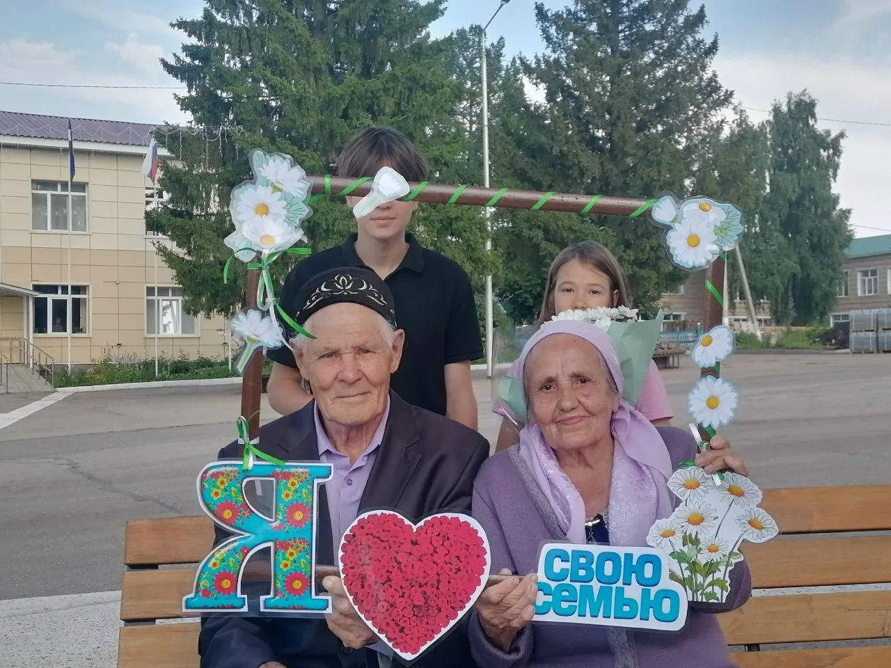 В День семьи, любви и верности наша площадка стала одной из самых уютных! 
Сотрудники Бижбулякского 