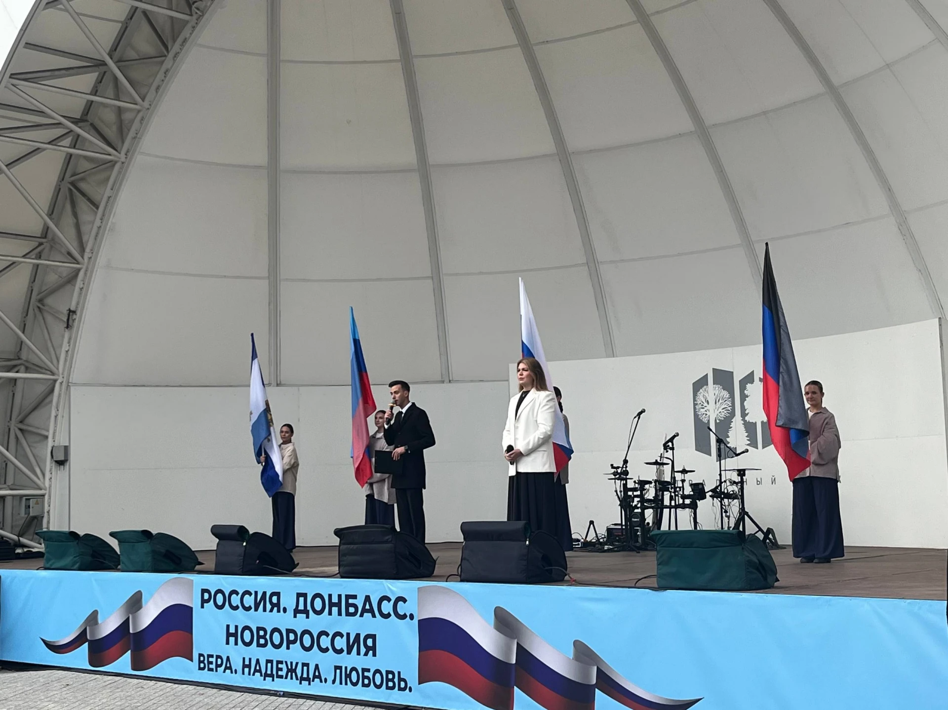 🇷🇺 Сегодня в Центральном парке Новосибирска прошёл митинг-концерт, посвящённый Дню во...