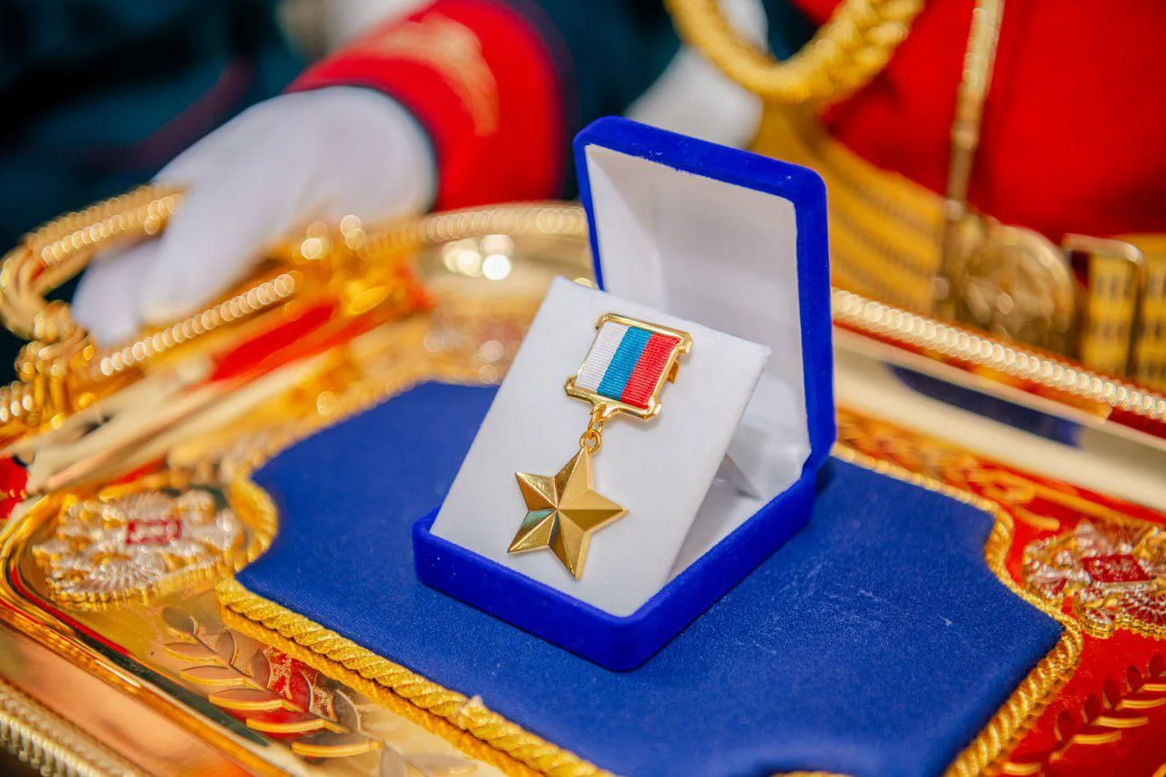 Сегодня к нам из Костромской области прибыли мама и брат защитника Отечества подполковника Михаила Л