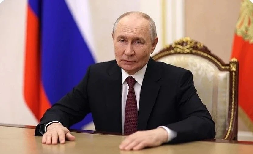 В.Путин: Дорогие друзья, дорогие выпускники!
Сердечно поздравляю всех вас, ваших родных, наставников