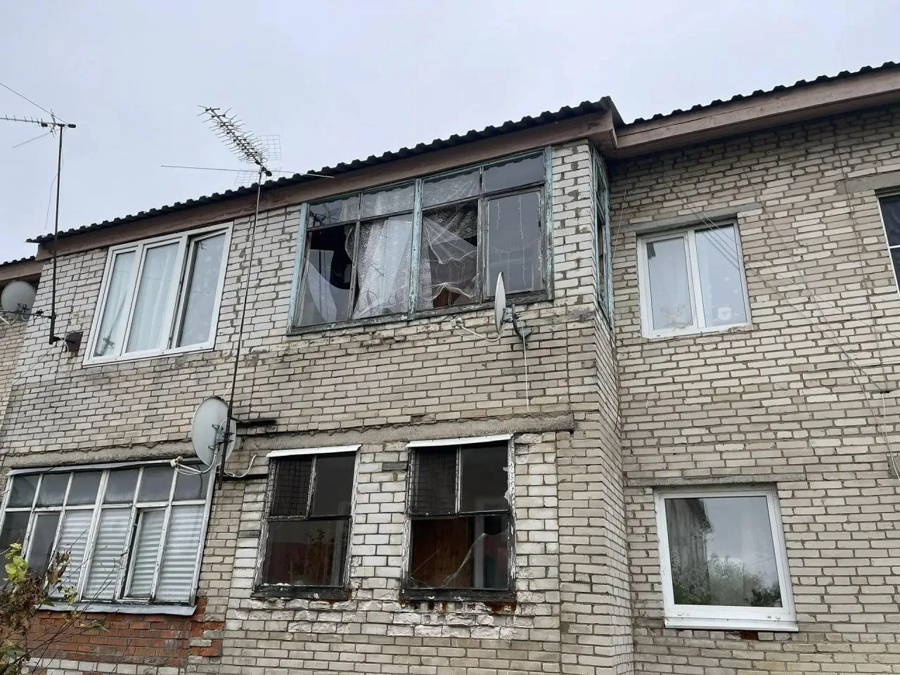🚨 Беспилотник попал в остановку на Пятницком шоссе в Солнечногорске.