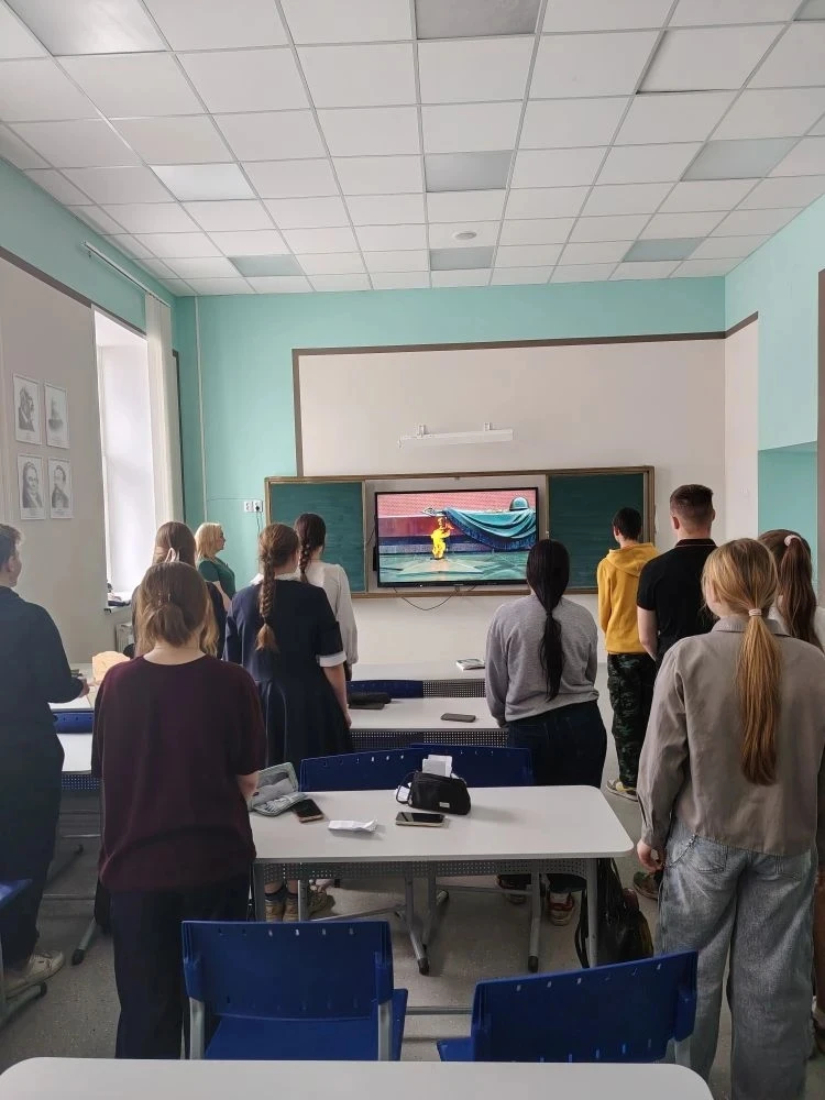 Праздник со слезами на глазах...В преддверии празднования Дня Победы в 9 в классе прошё...