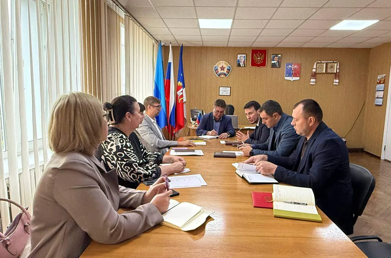 Константин Роговенко встретился с представителями администраций Станично-Луганского и Славяносербско