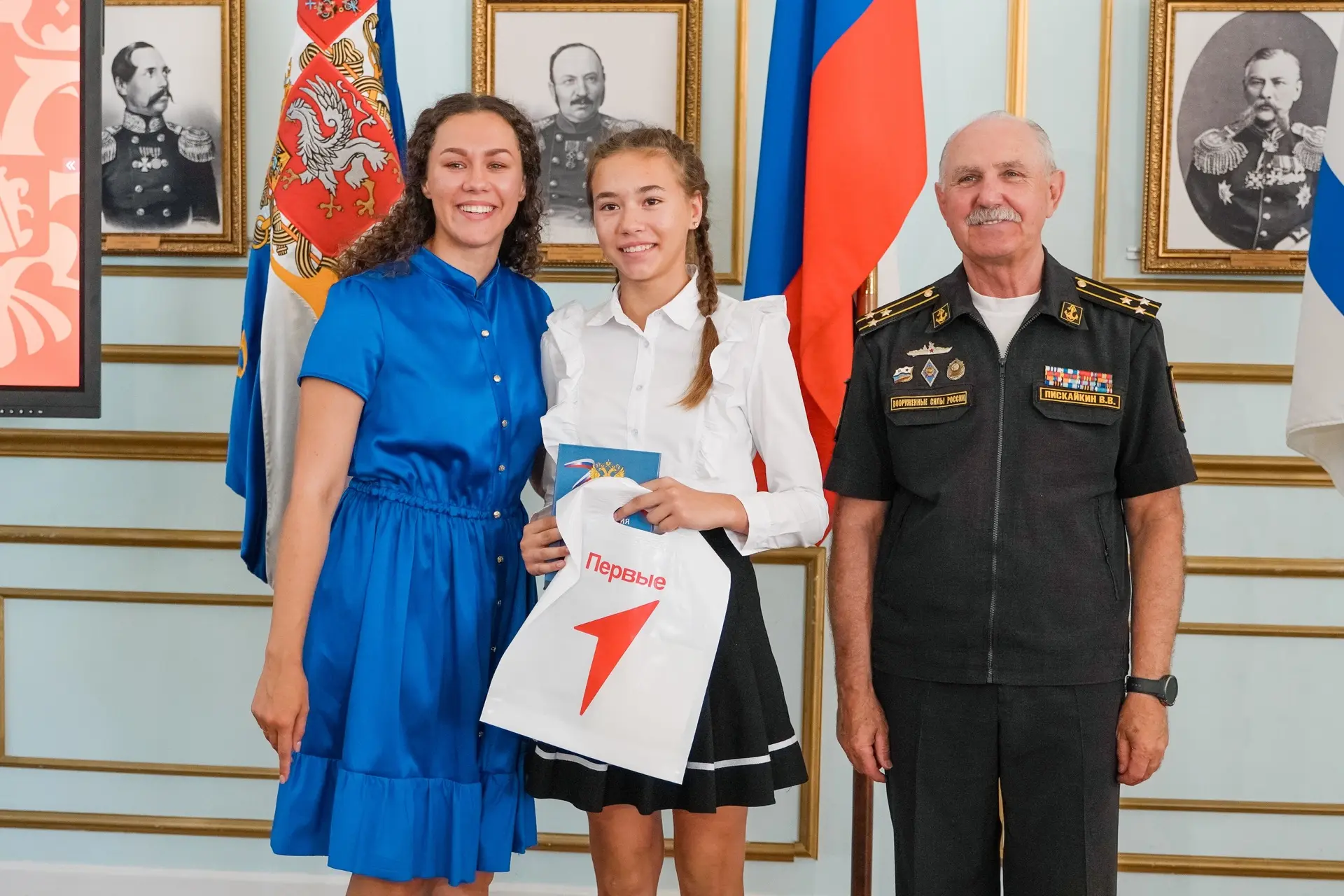 🇷🇺В жизни ученицы 8-А класса Екатерины Г. произошло знаменательное событие. 

✨В торжественной обс