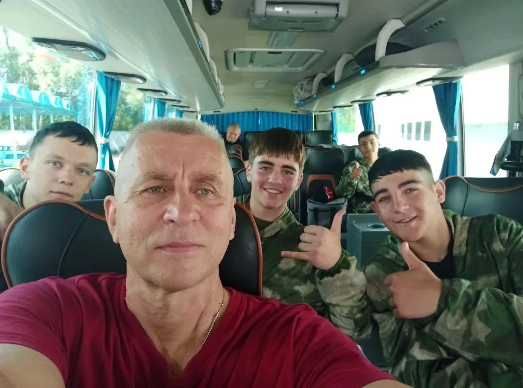 Воспитанники Раифского СУВУ провели мастер-класс по фланкировке в Волжске

Группа фланкировки Раифск
