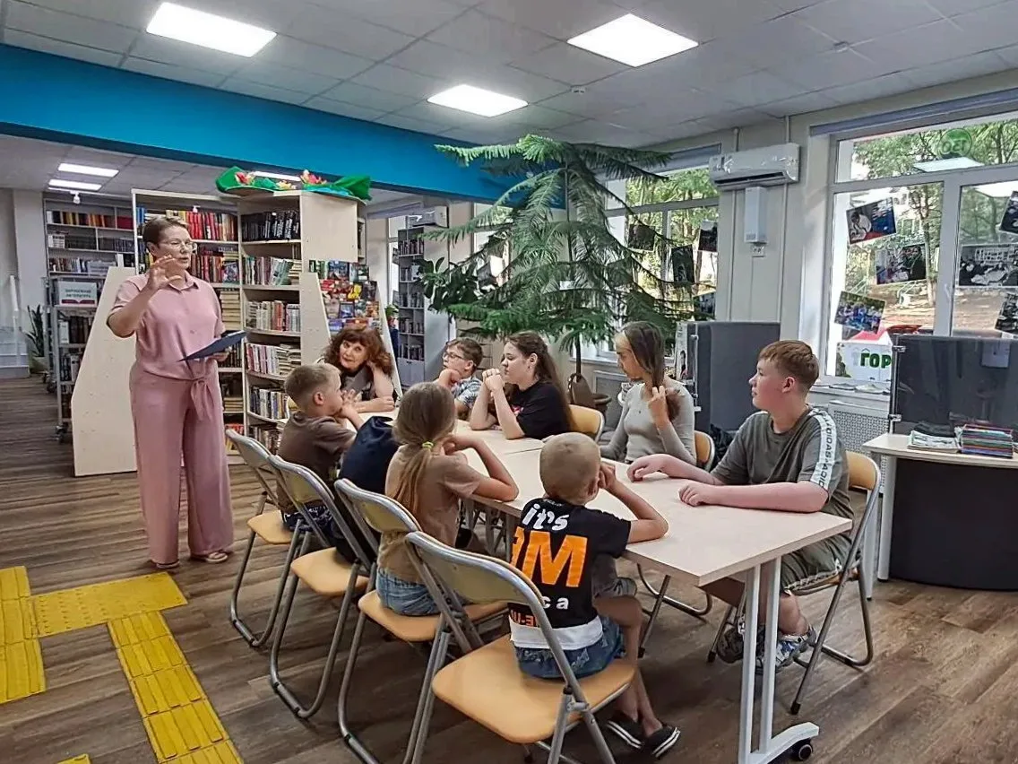 📝 В преддверии 130-летия Партизанска в Центральной библиотеке было по-особенному уютно...