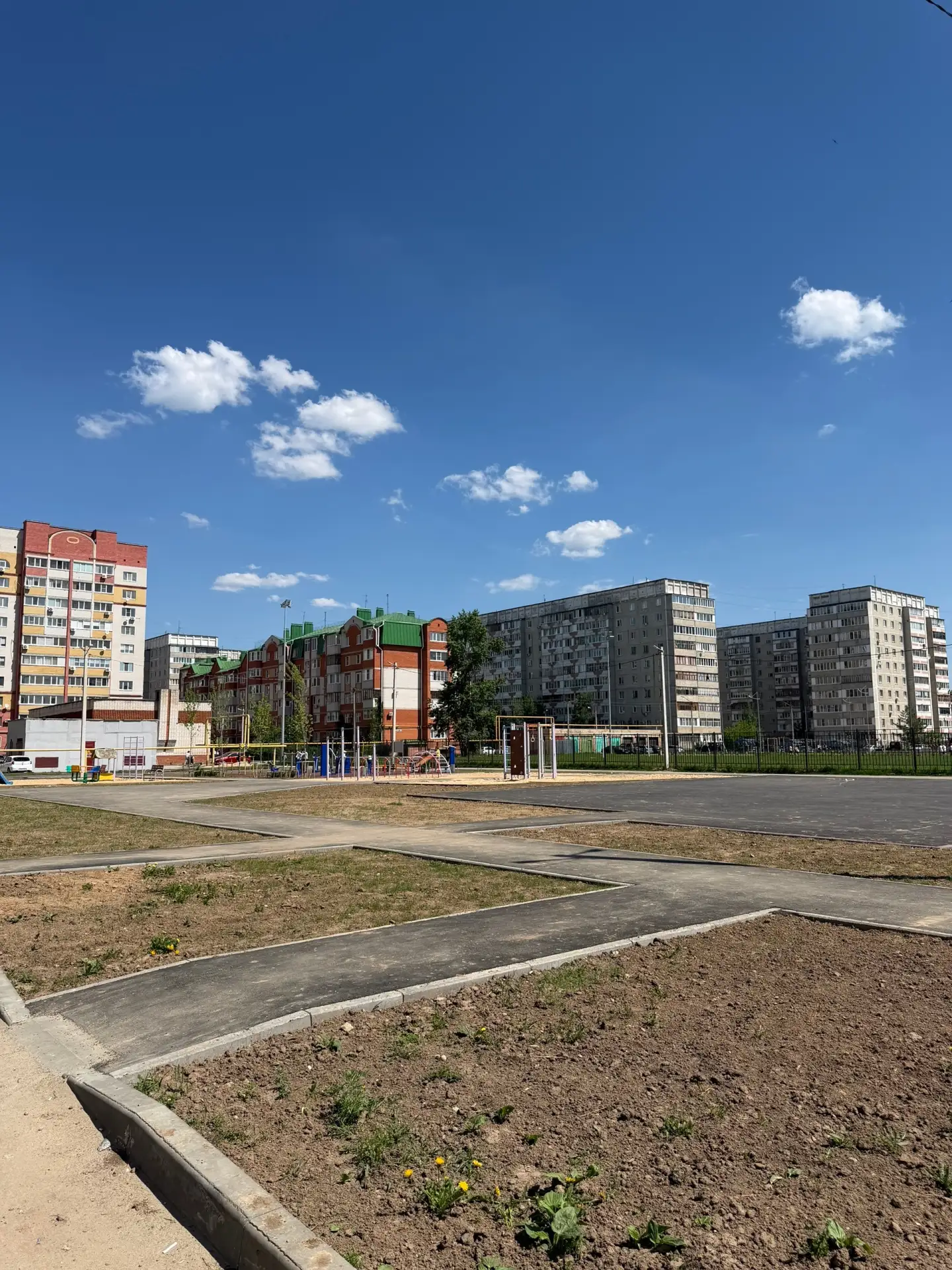 Продолжается благоустройство общественной территории по улице Воинов-Интернационалистов, от дома № 2