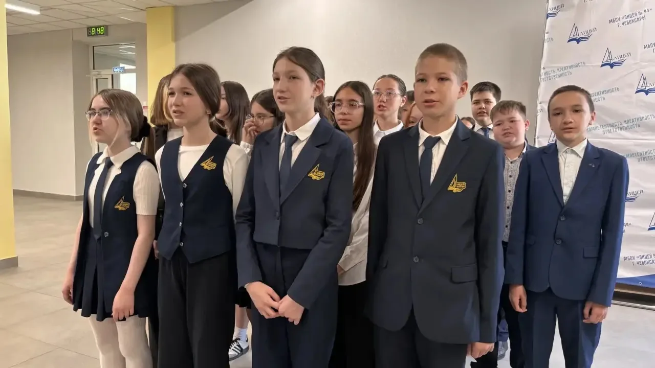 ✨ Новое начало недели — с торжественной линейки во втором корпусе лицея! ✨  Сегодня шестиклассники с
