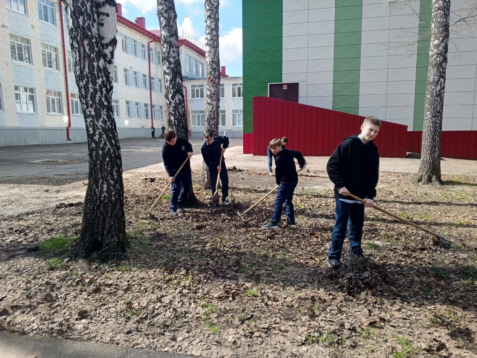 🌿 Экологическая акция «Чистый город»: начнём с родной школы! 🌿 Друзья, весна — время обновлений! И м