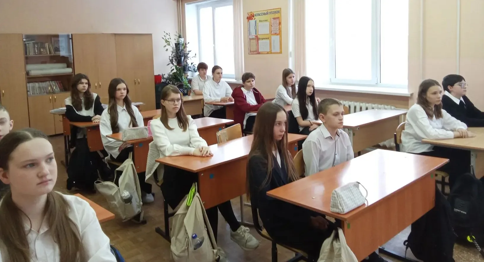 Сегодня в нашей школе прошла линейка для 7 Г класса, посвященная Дню памяти воинов-интернационалисто