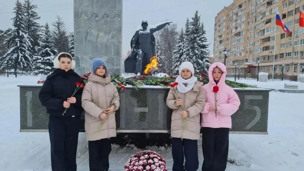 Чтобы помнили. Чтобы ценили.  27 января — активисты нашего отряда ЮИД «Пешеходики» провели для младш