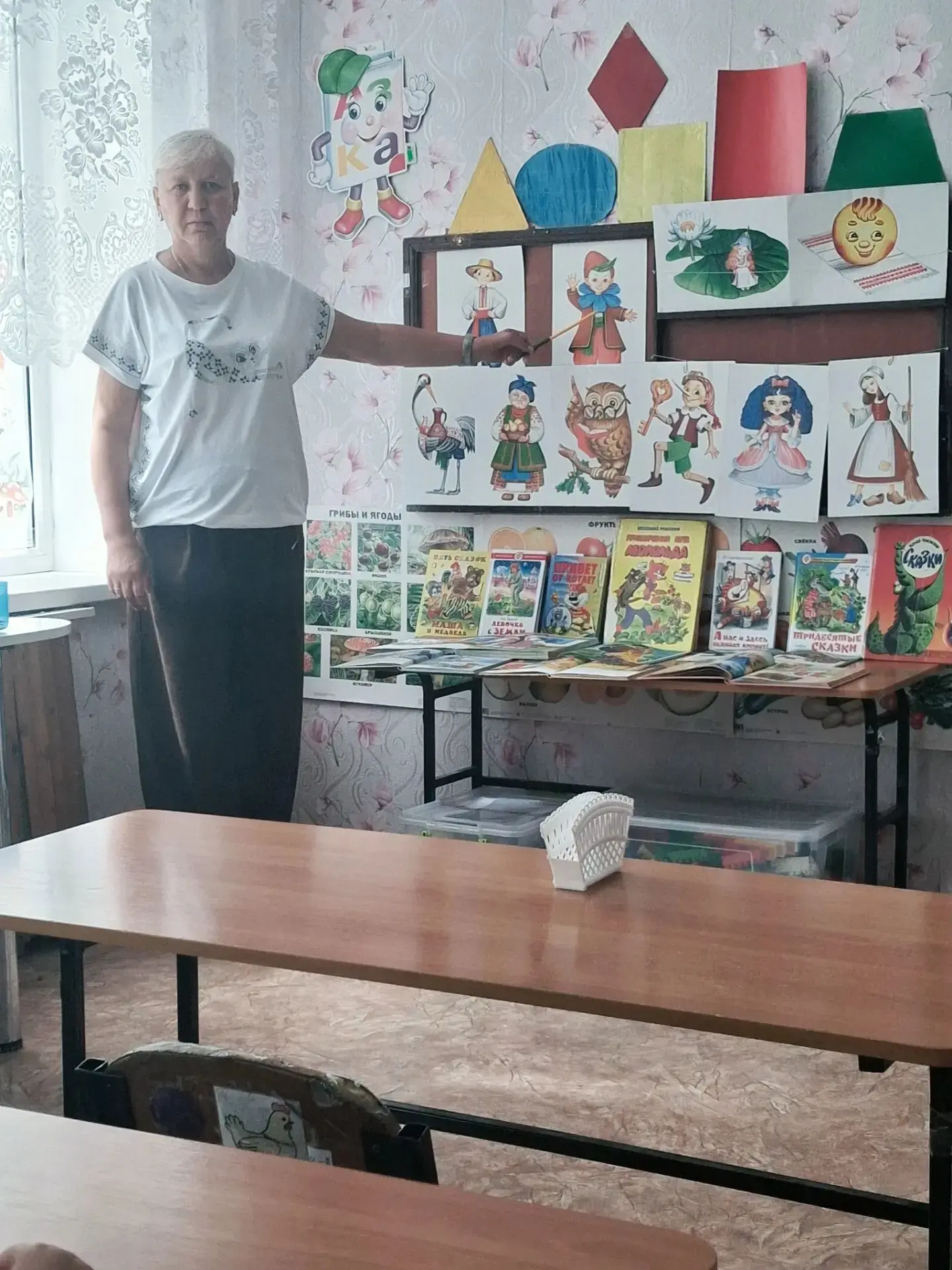 Игра-викторина "Угадай сказку."
Сегодня дети группы "Родничок "не просто дети из подготовительной гр