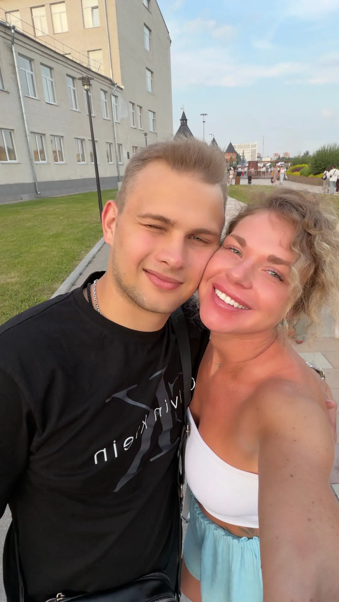 Аня пропала)) 
Но это только по уважительной причине! 
Мы уехали) вчера.

К посещению у нас было в п