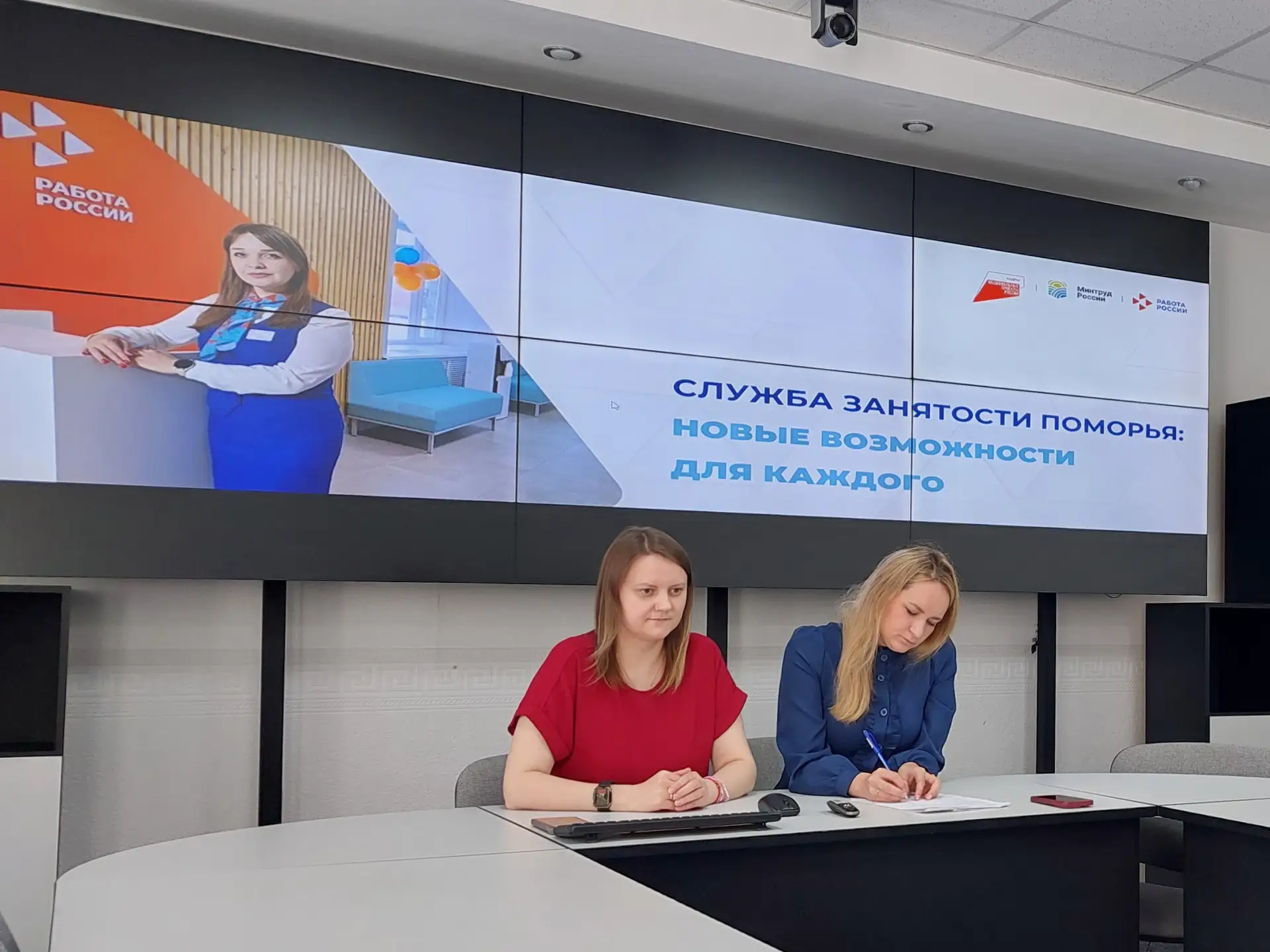 👷‍ Работа на Новой Земле: 36 северян встретились с работодателем по видеосвязи

На площадке Кадрово