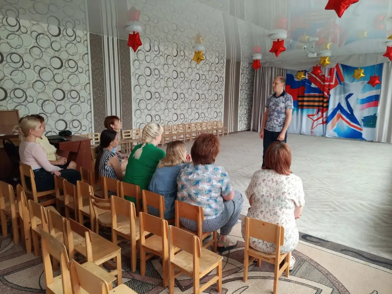 Депутат Макеевского городского совета Андрей Гречун провел встречу с трудовым коллектив...