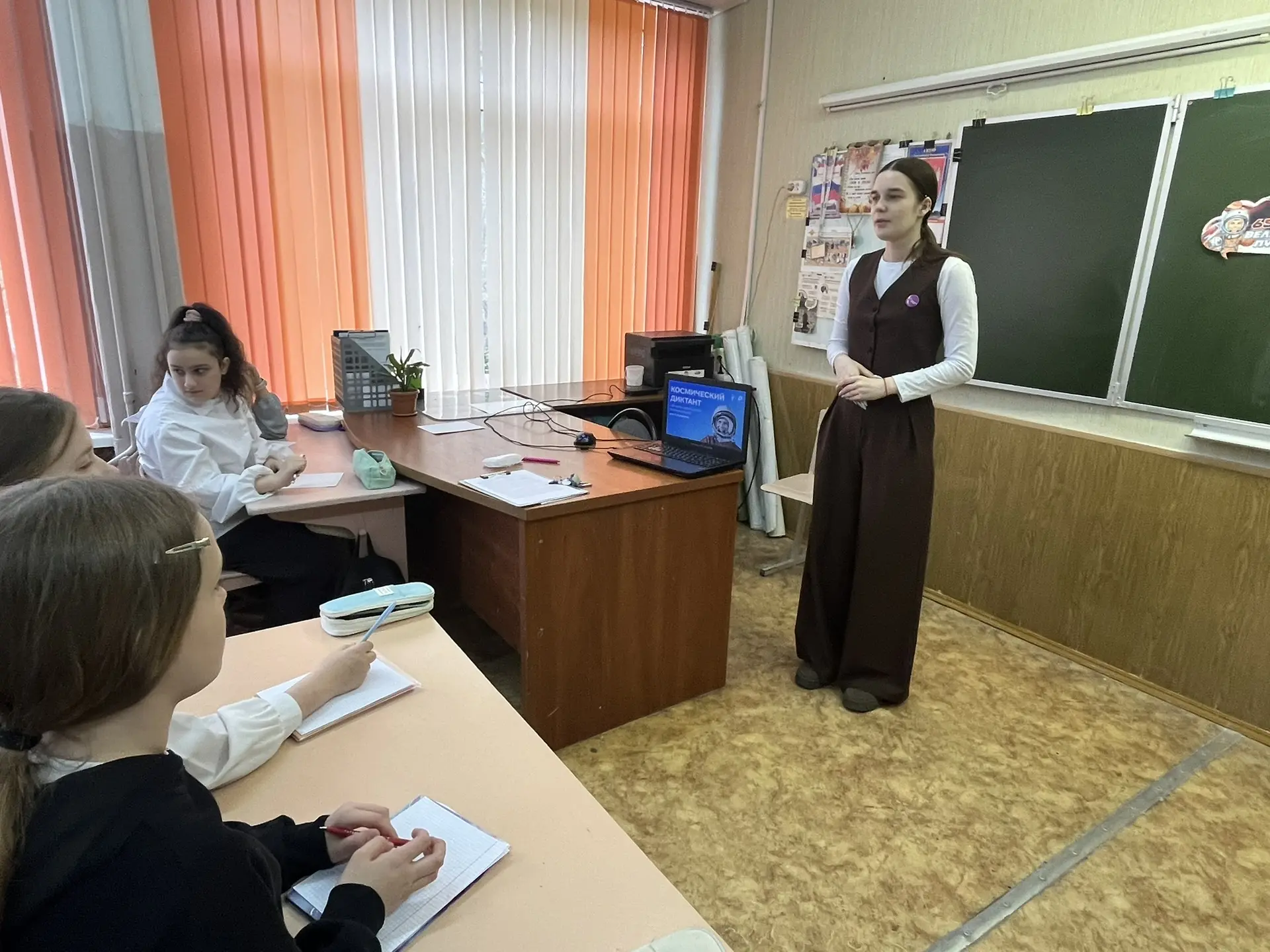 🚀 В нашей школе в преддверии Дня космонавтики прошли интересные мероприятия 🌌✨  Советники провели дл