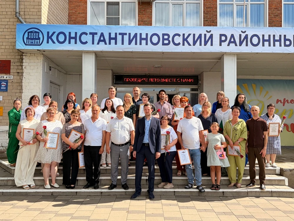 ✔️В Константиновском районном доме культуры прошла праздничная программа, посвященная Дню медицинско