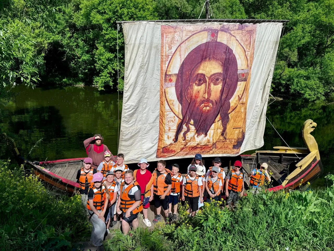 Путешествие в мир русских сказок и богатырской славы!🇷🇺

В честь Дня России учащиеся Студенокской 