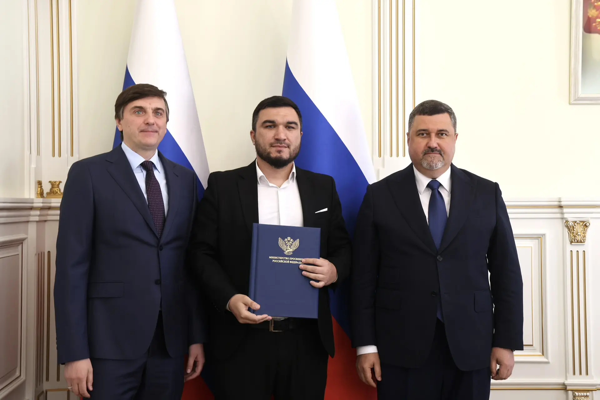 Сергей Кравцов и Фёдор Щукин наградили дагестанских педагогов.